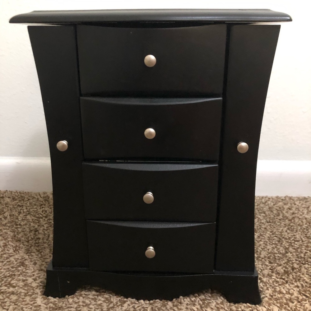 Jewelry box